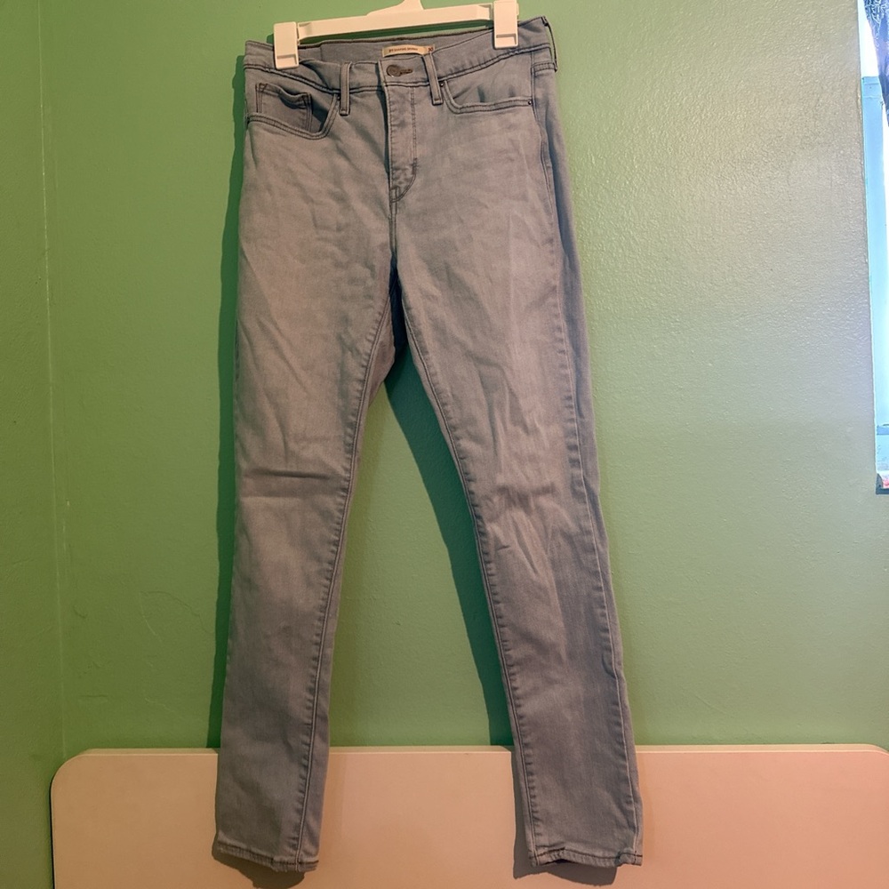 light wash Levi's jeans size 30
